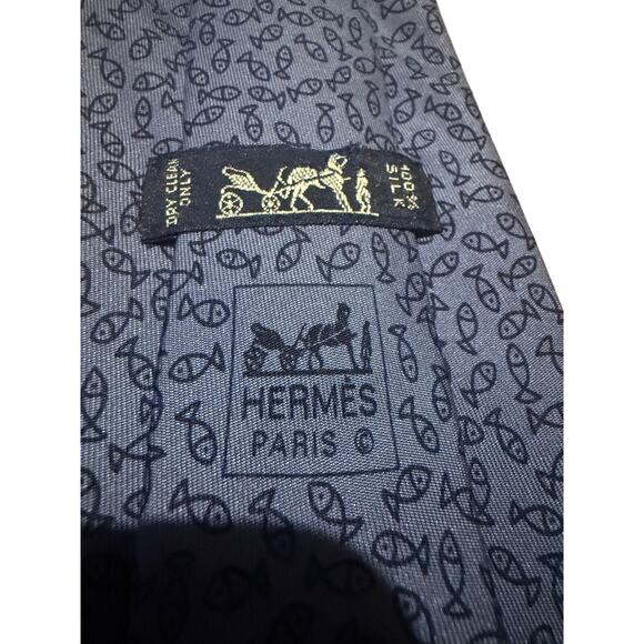 Hermès 100% Silk Tie – Fish Print – Luxury Designer Necktie - Picture 4 of 6